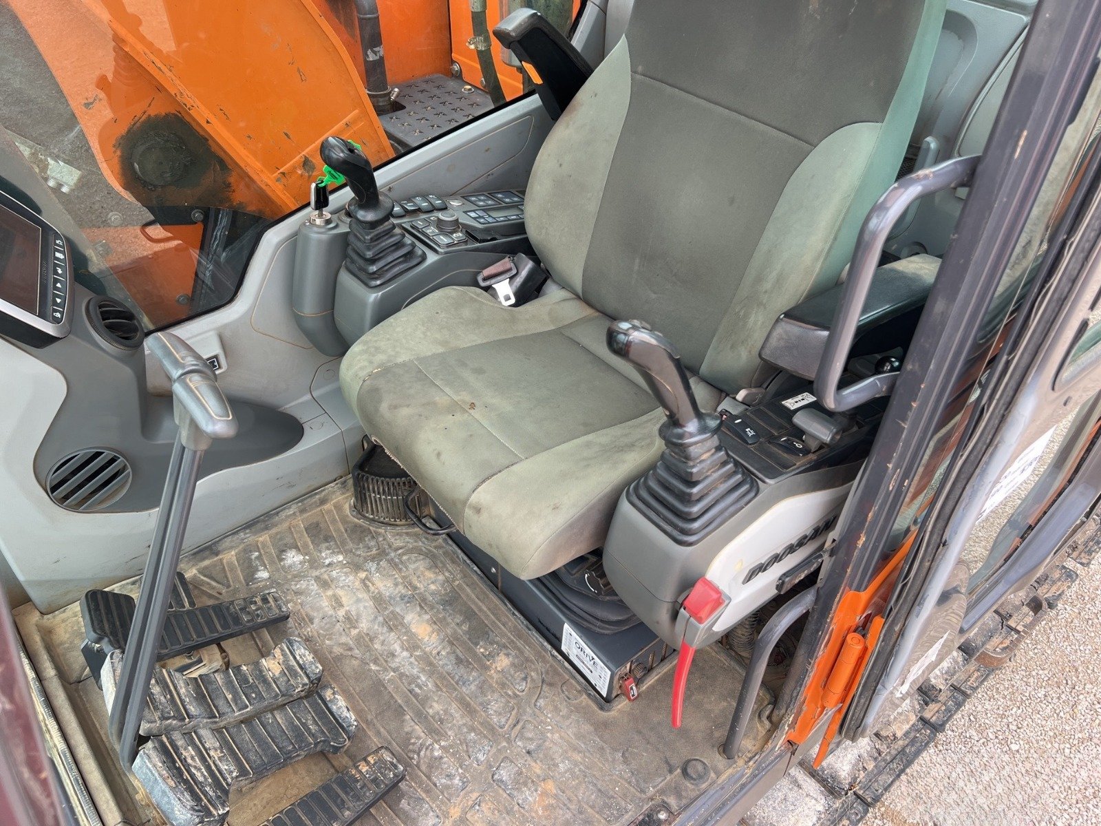 Doosan DX140 – vue 2